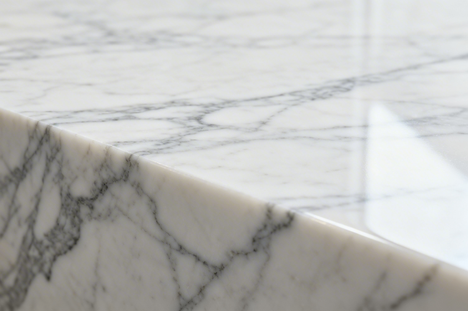 Marbre blanc de Carrare : guide complet pour bien le choisir